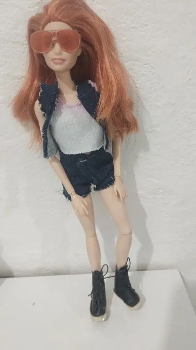 Boneca Barbie com Roupas e Acessórios - Foto 4