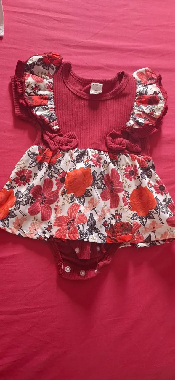 5 vestidos semi novos para bebê de 6 a 1 ano - Foto 2
