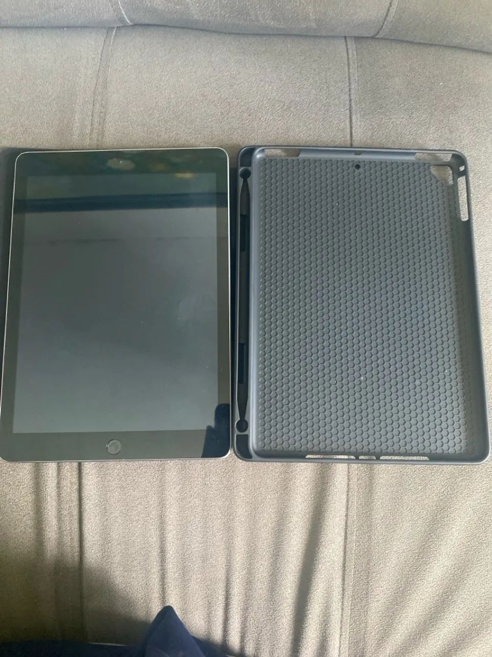 iPad 5 geração 2017 com capa protetora