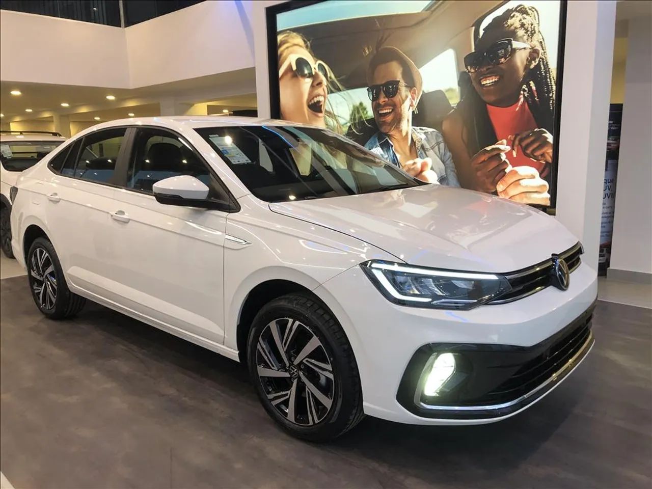 VOLKSWAGEN VIRTUS 1.0 200 TSI HIGHLINE AUTOMÁTICO