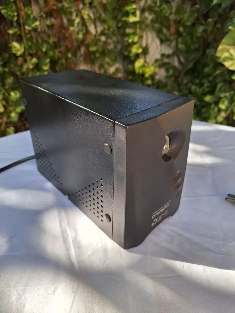 Estabilizador de voltagem 2000va  - Foto 4
