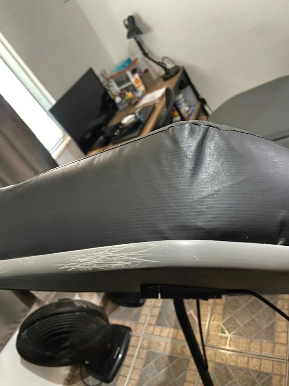 MACA + CADEIRA de rodinhas - PRETINHAS e quase novas! - Foto 2