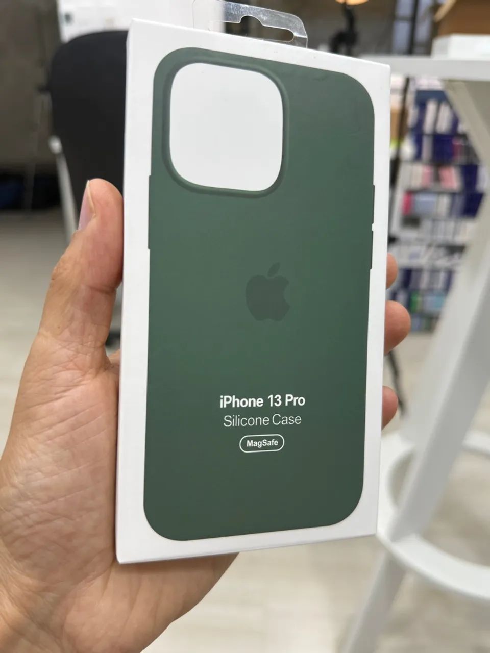 Capinha Aveludada Nova - Verde Trevo - MagSafe para iPhone 13 Pro  - Foto 3