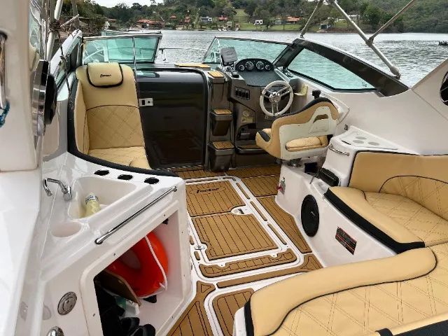 Lancha Focker 265 Cabinada com motor Mercruiser 300 HP - Foto 2