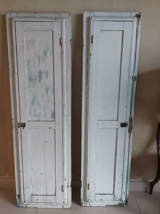 Janelas de demolição antigas em madeira