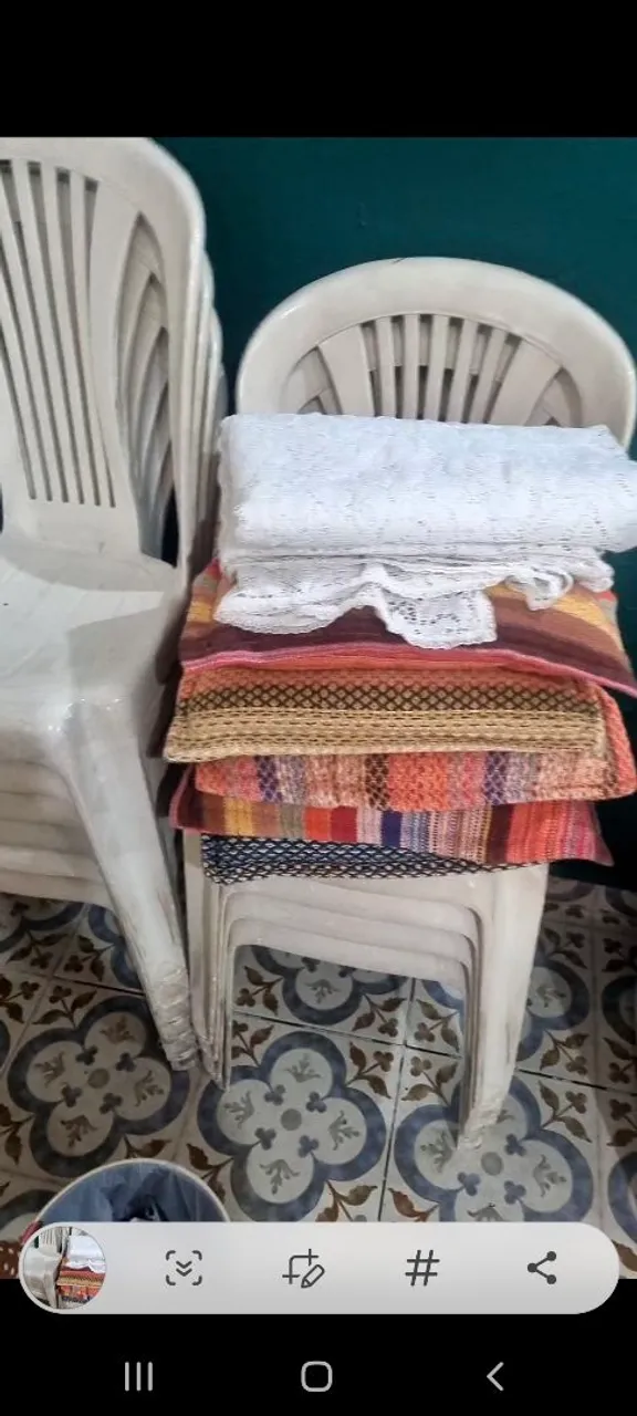 Poltronas e cadeiras e escrivaninhas