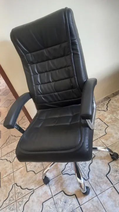 Cadeira de Escritório com Rodinhas