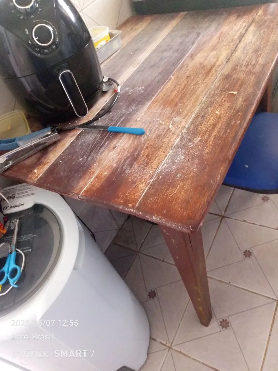 Mesa de madeira de 4 lugares