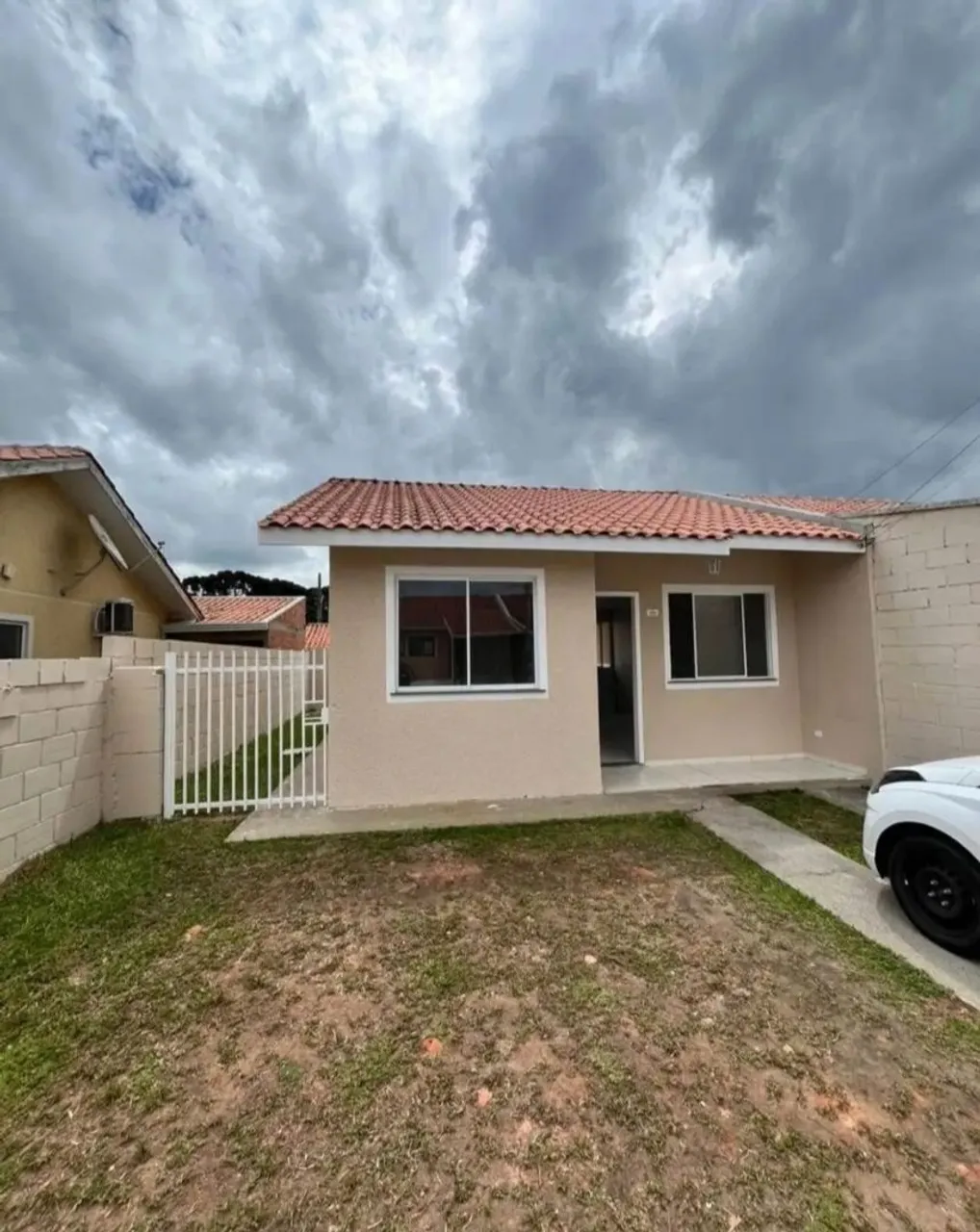 Vendo casa moderna com entrada