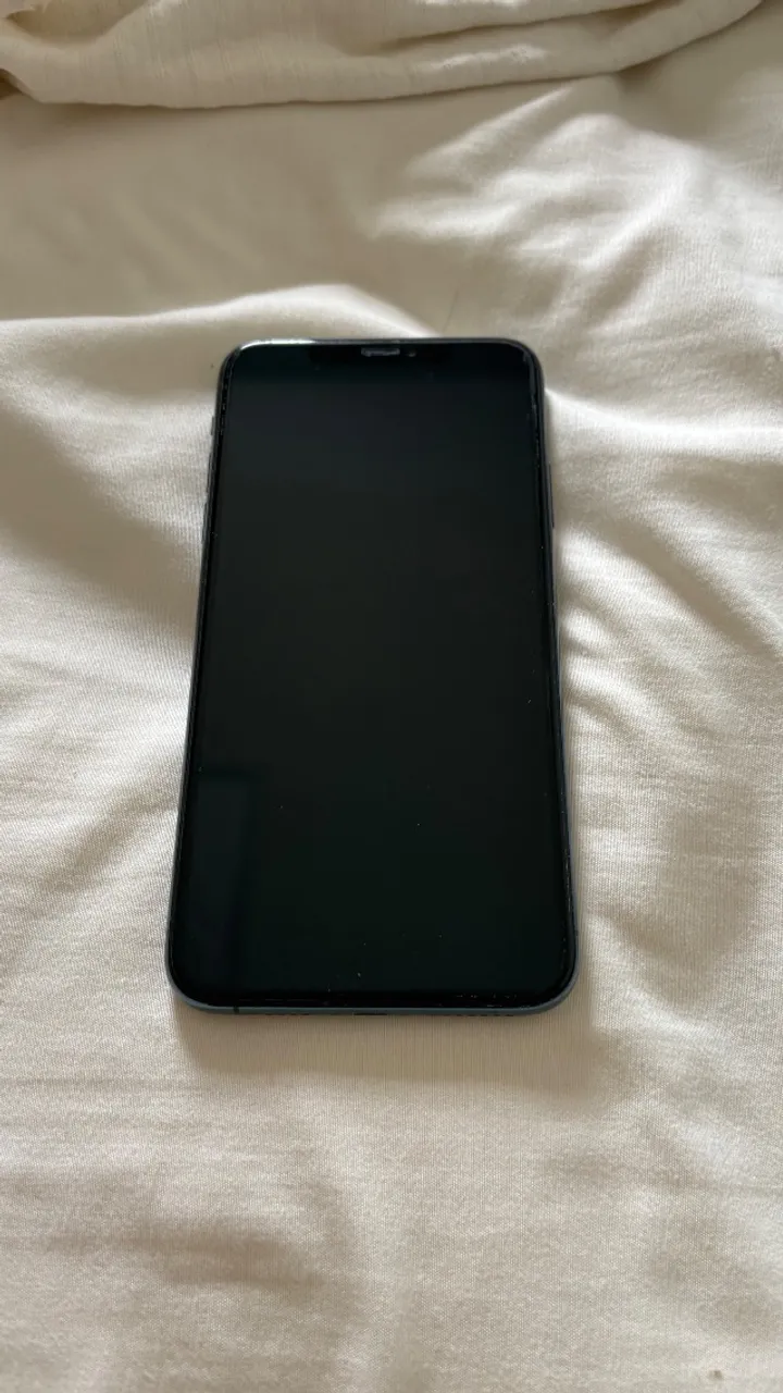 Vendo iPhone 11 Pro Max impecável