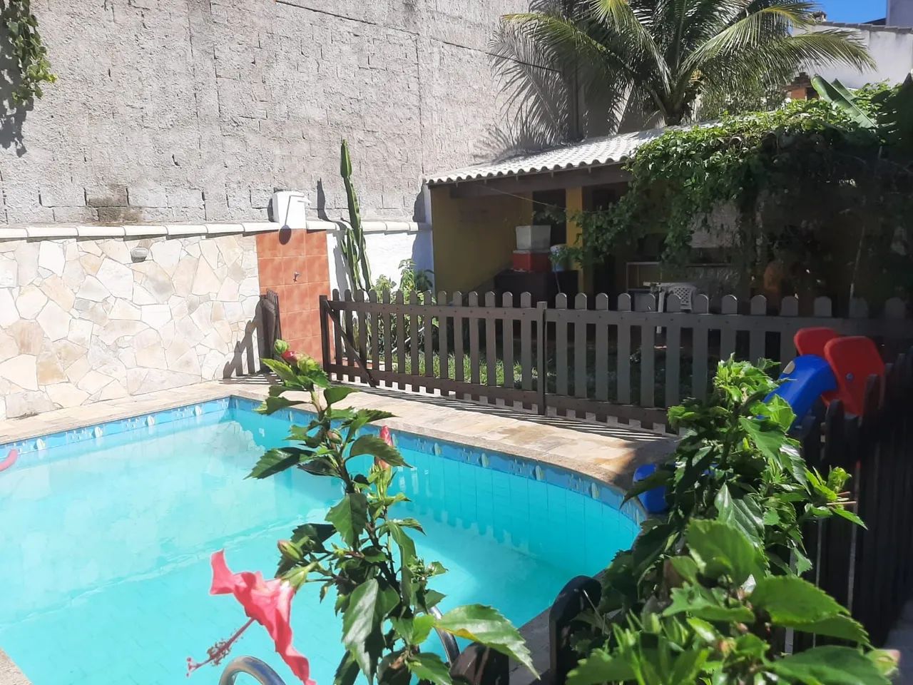 PERÓ Piscina e Churrasqueira.