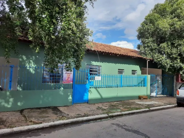 Oportunidade! 2 casas e um ponto comercial