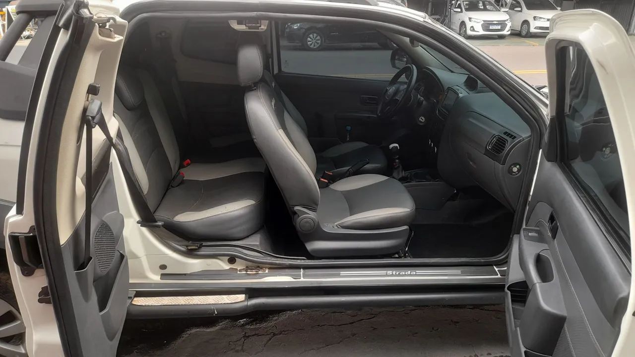 Fiat strada adventure 2014 3postas financia - Foto 3