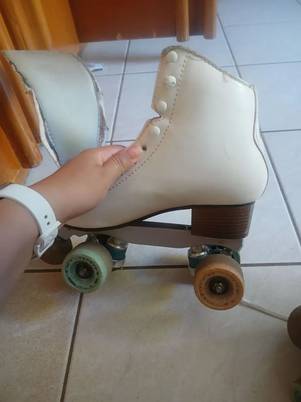 Patins Rye quatro rodas com marcas de uso - Foto 6