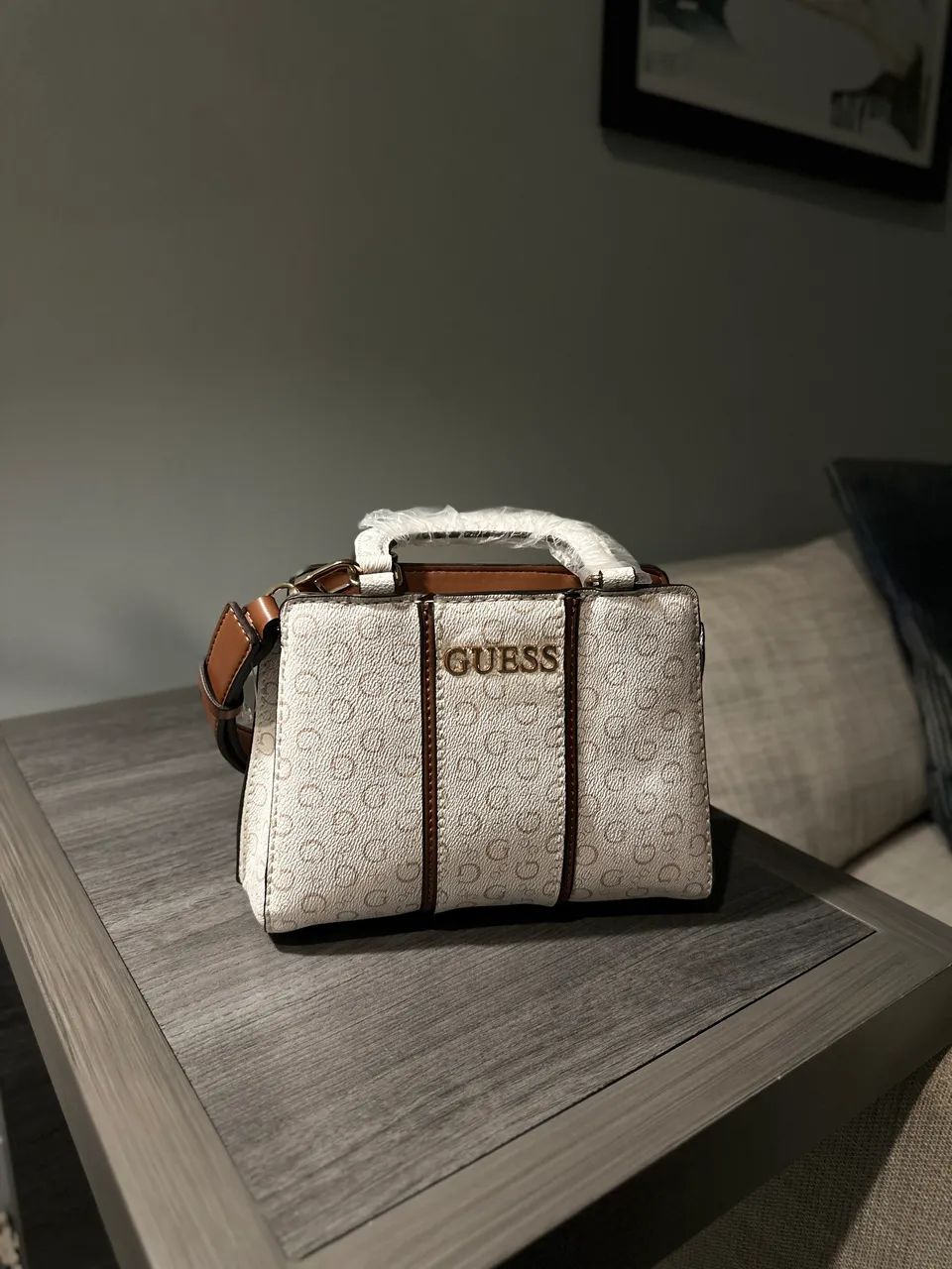 Bolsa Guess Radleigh Bege/Off White ? Nova com Etiqueta, Original Importada EUA - Foto 4