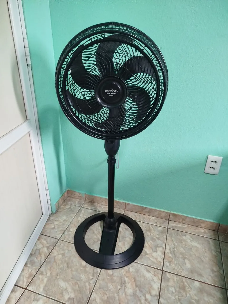 Ventilador de coluna Britânia 40cm - Turbo 100W