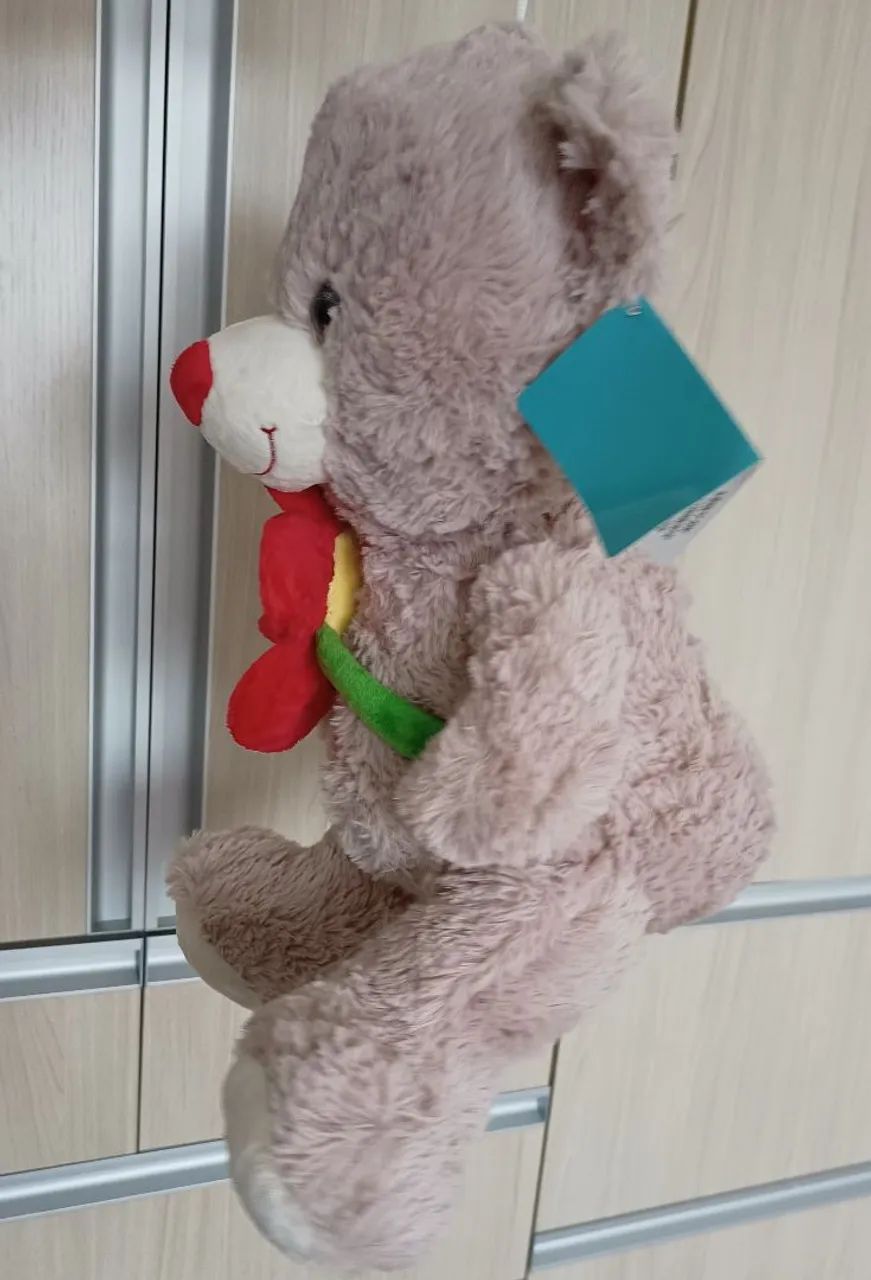 Urso de Pelúcia Grande com Flor   - Foto 5