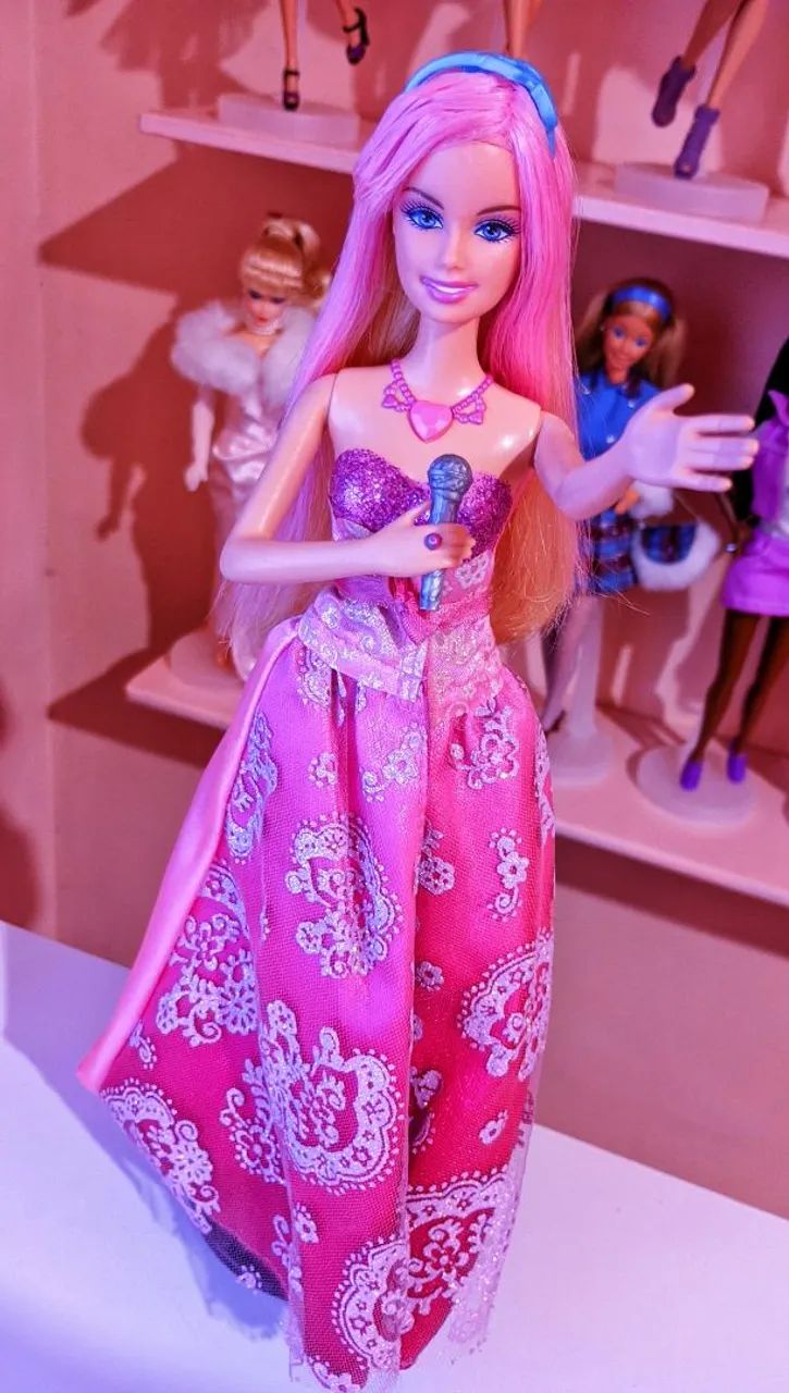 Boneca Barbie Tori A Princesa e a Pop Star