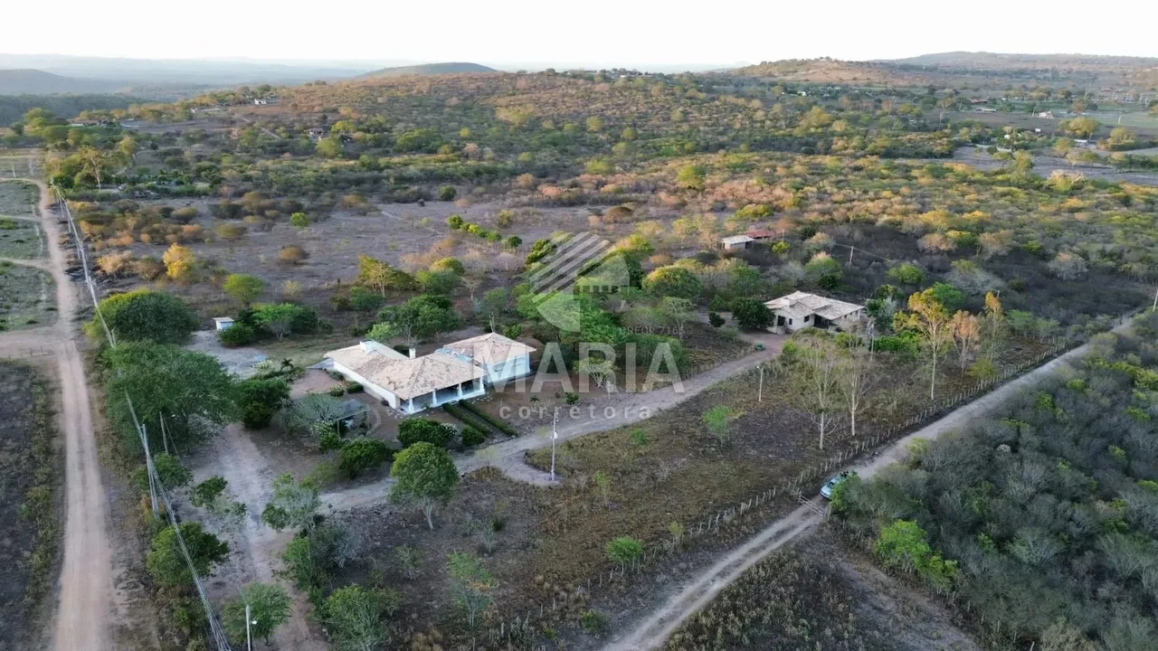 Área de 16 hectares com ampla área verde e 2 casas à venda!