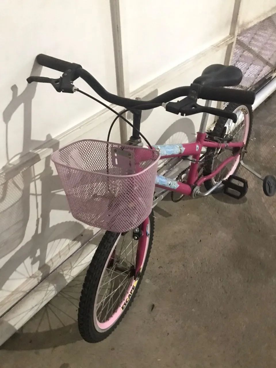 Bicicleta Infantil Frozen Aro 20 com Cestinha e Rodinhas - Foto 3