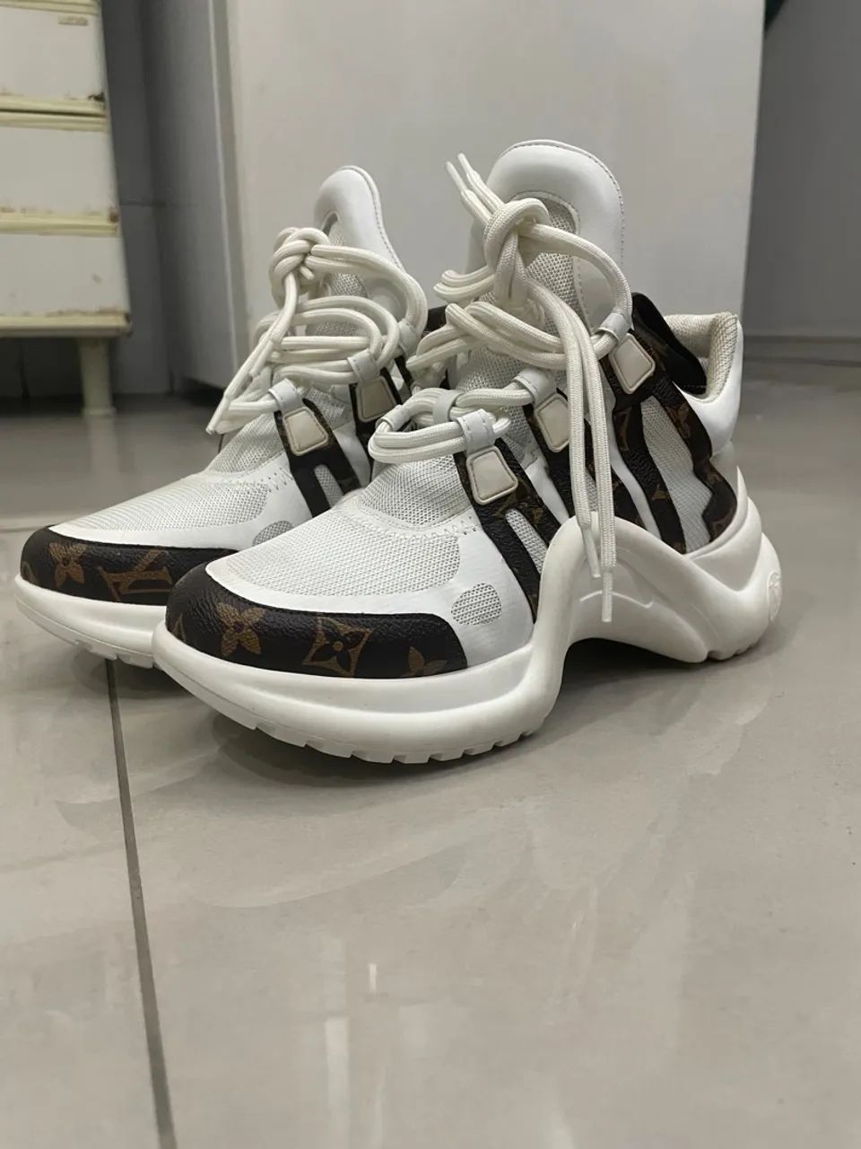 Tênis Louis Vuitton branco - Foto 5