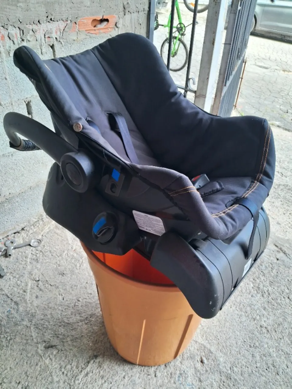 Bebê conforto com base Galzerano