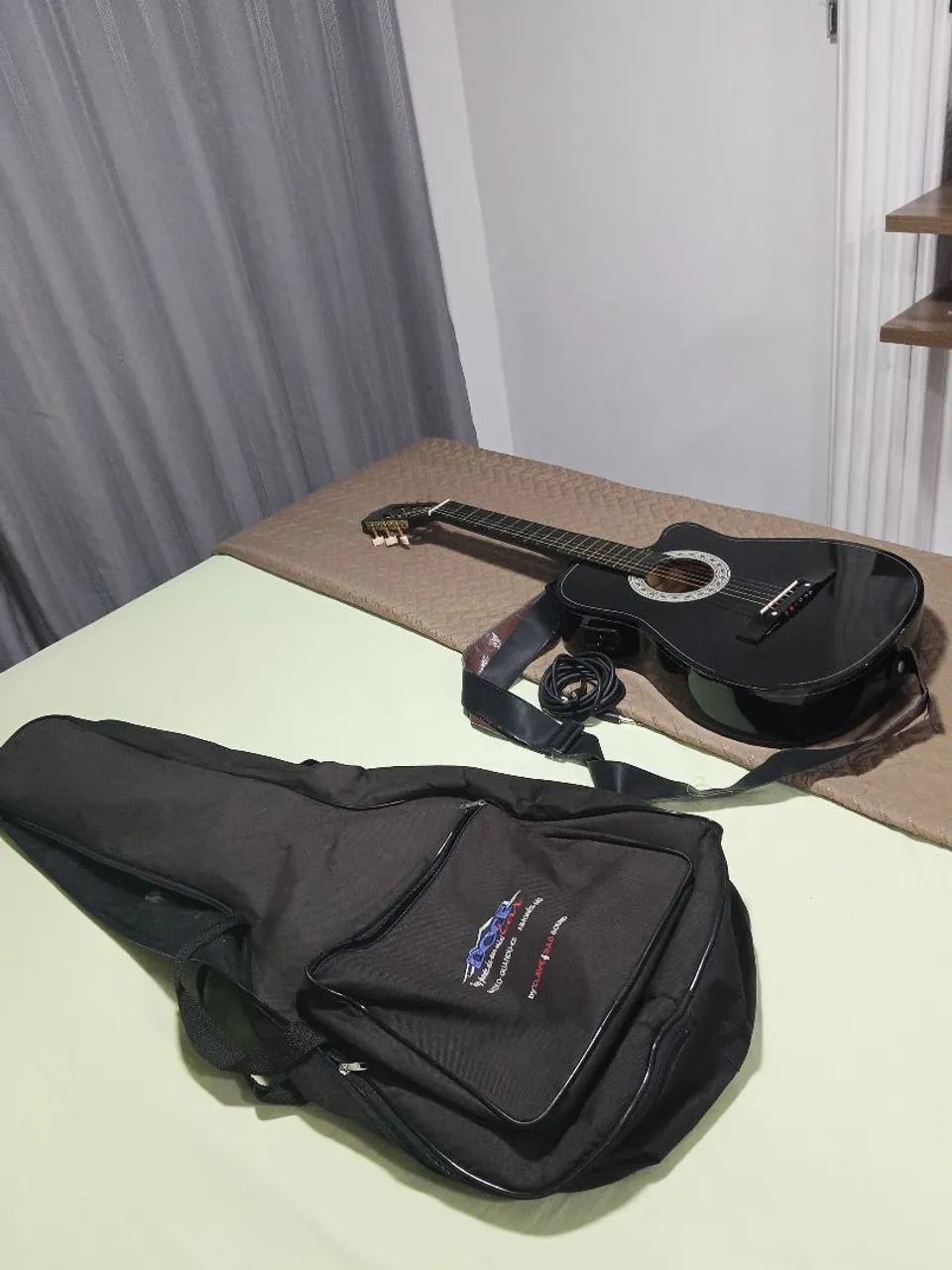 Violão Preto com Capa