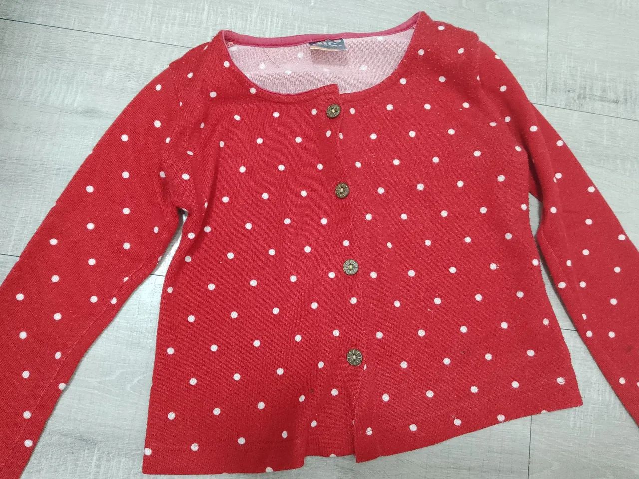 Cardigan infantil de bolinhas vermelho