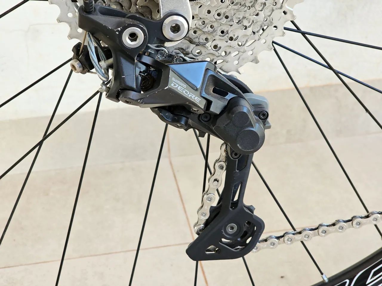 Bicicleta mtb aro 29 10v com freio hidráulico shimano com suspensao a ar - Foto 2