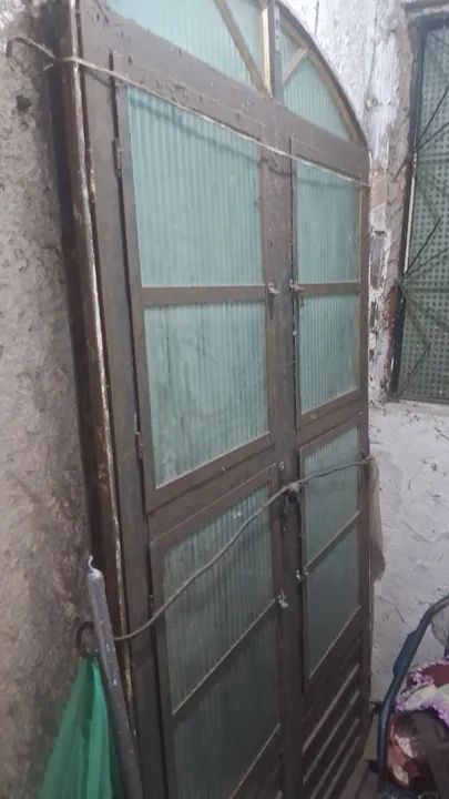 Porta de ferro com vidro - Usada