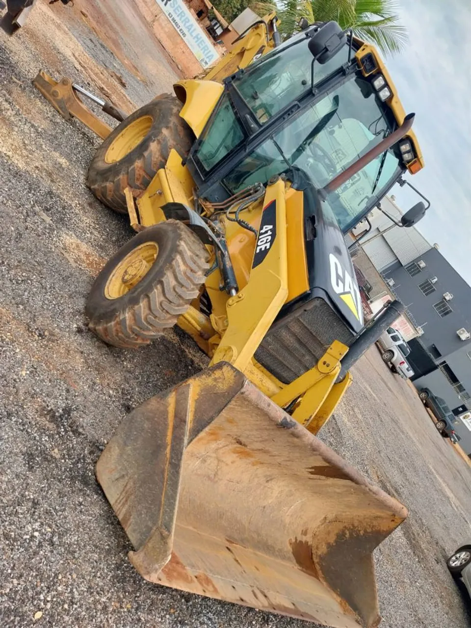 Retroescavadeira Caterpillar 416E