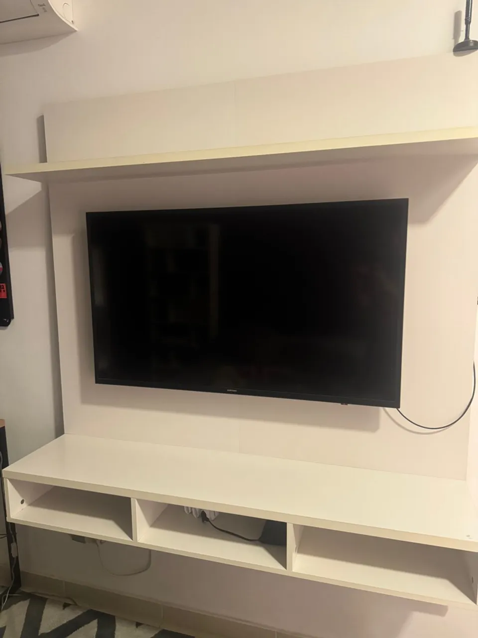 PAINEL PARA TV DE ATÉ 50 POLEGADAS COM PRATELEIRAS