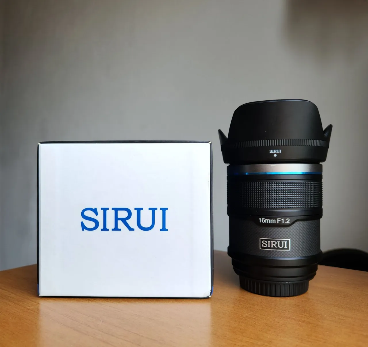 Lente Sirui 16mm F1.2