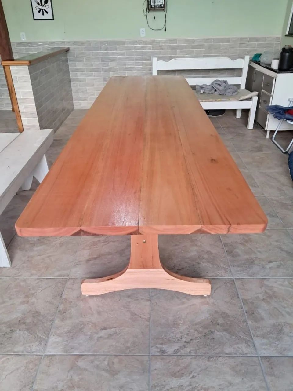 Mesa de jantar em madeira maciça