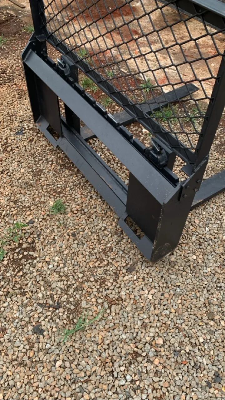 Pega Palete - Mini carregadeira - Foto 5