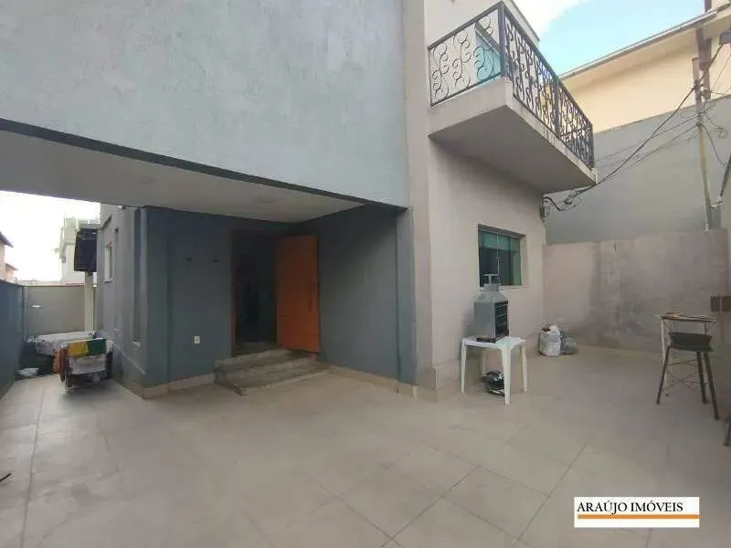 CASA COMERCIAL/RESIDENCIAL DE 420m2 NO BAIRRO SANTA TEREZA