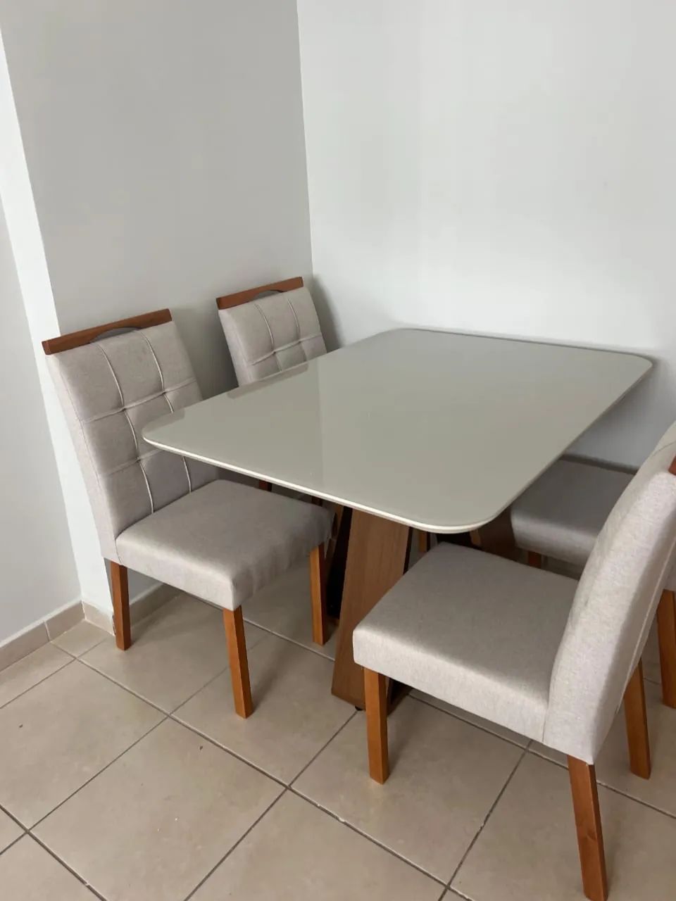 Conjunto de Mesa 4 Lugares - Estilo Moderno e Resistente