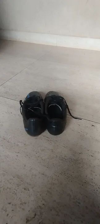 Chuteira da Adidas de cravo tamanho 39-40  - Foto 4