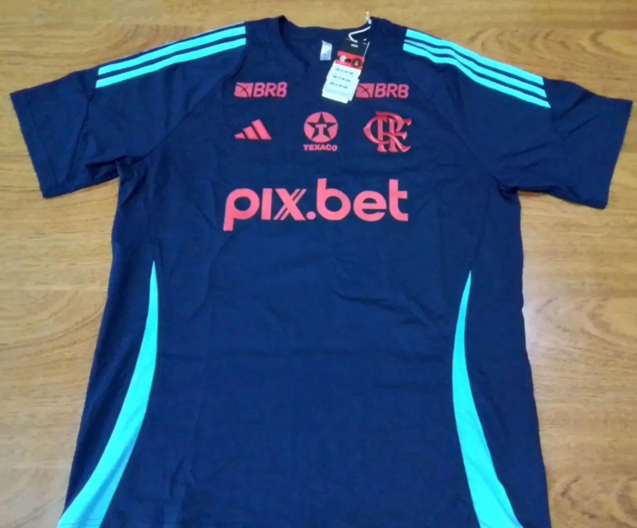 Camisa treino do Flamengo Adidas 2025/2026 com patrocinadores 