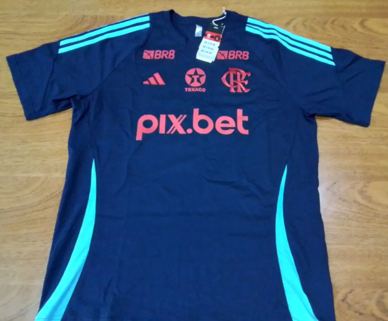 Camisa treino do Flamengo Adidas 2025/2026 com patrocinadores