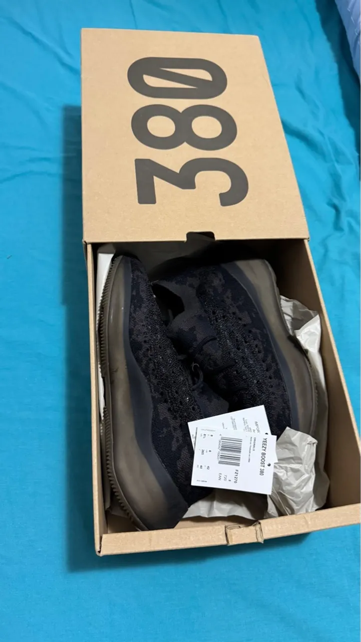 Yeezy Boost 380 Onyx tamanho 40