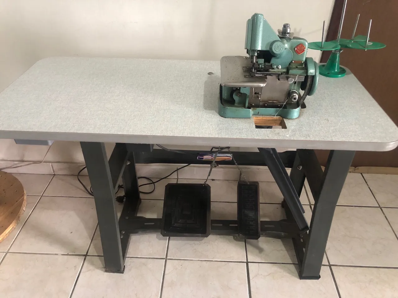 Máquina de costura Chinesinha Overloque Semi Industrial
