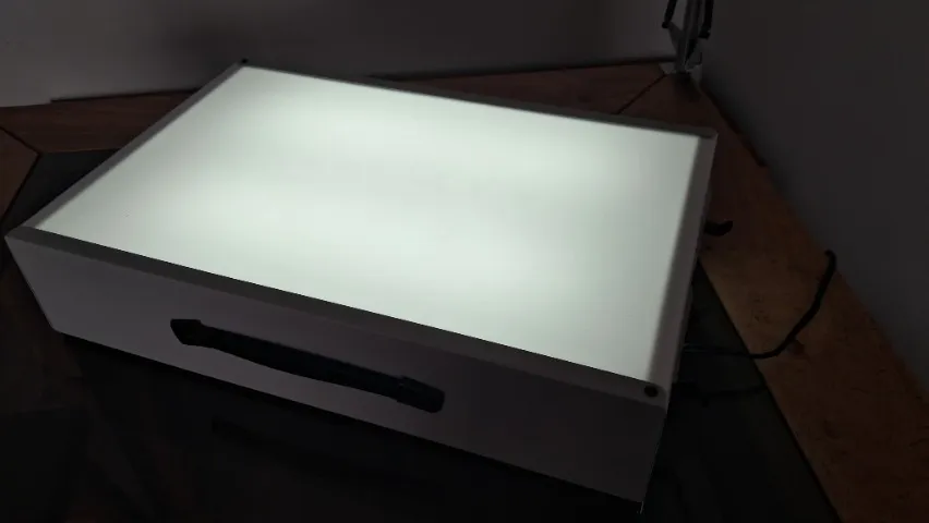 Mesa de Luz Portátil A-3 Trident em ótimo estado!