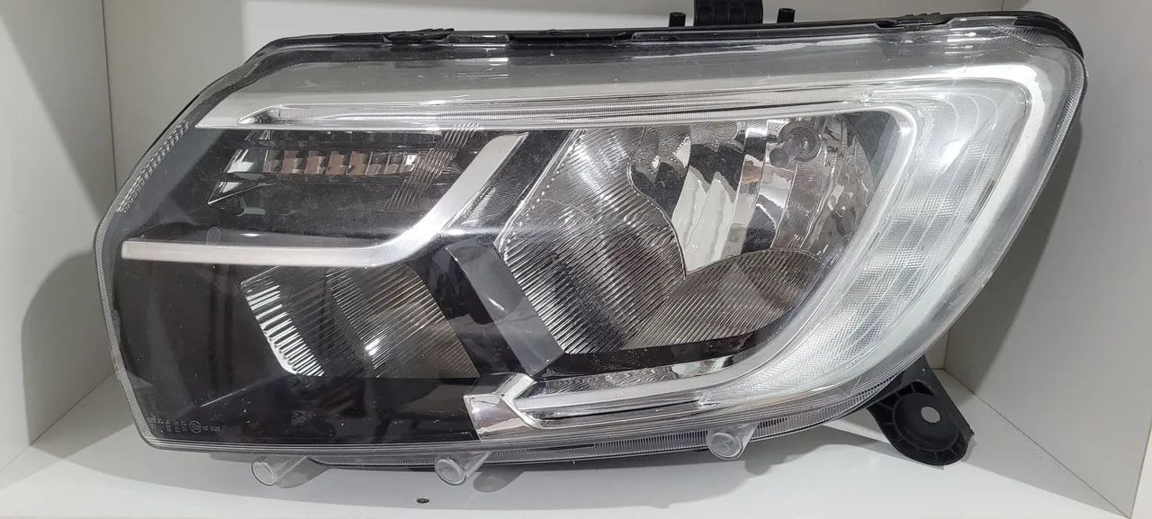 Farol esquerdo(Lado Do motorista Sandero/Logan 2020 á 2024 com Led
