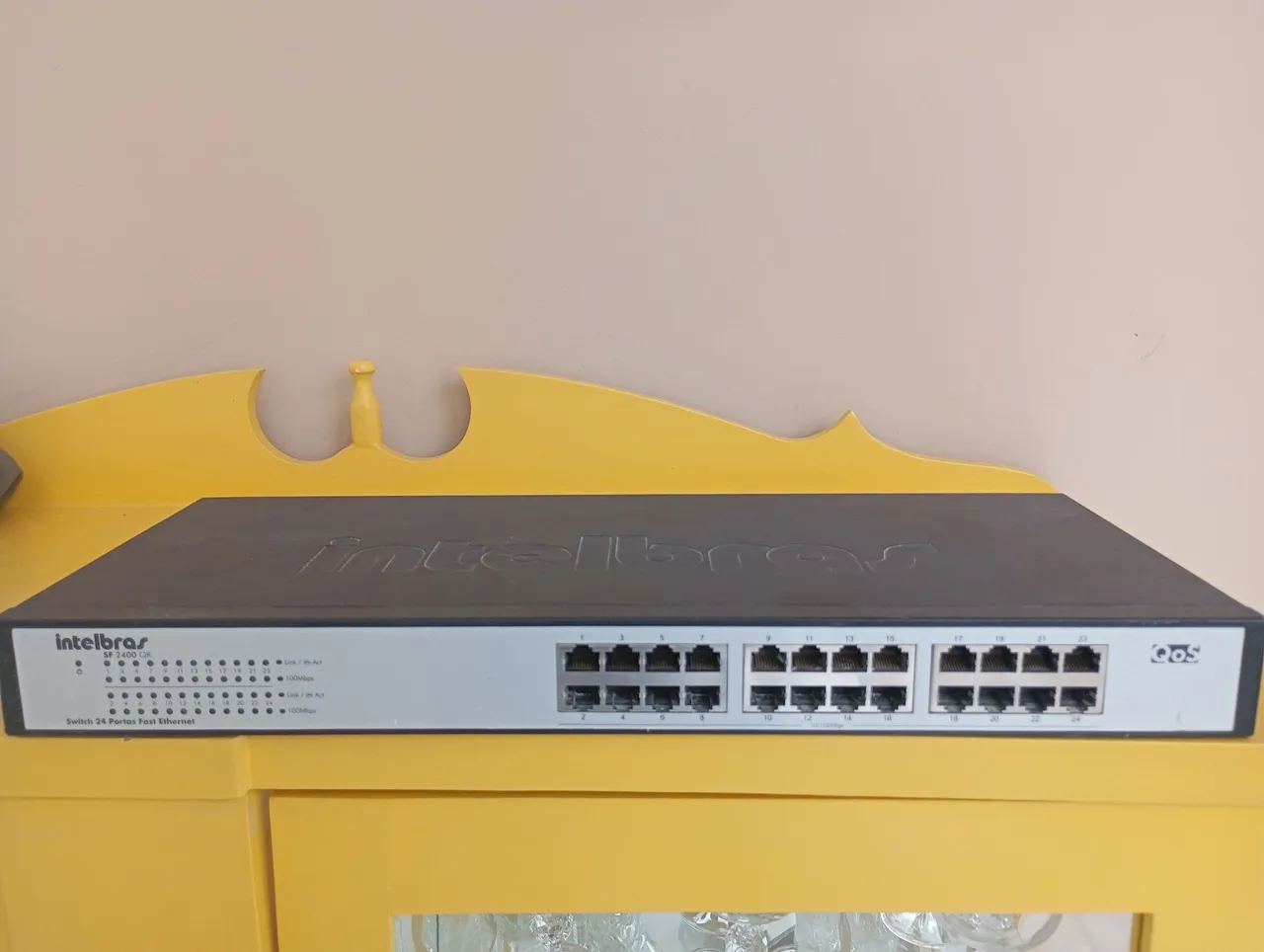 Switch Intelbras SF 2400 QR 24 Portas Fast Ethernet
