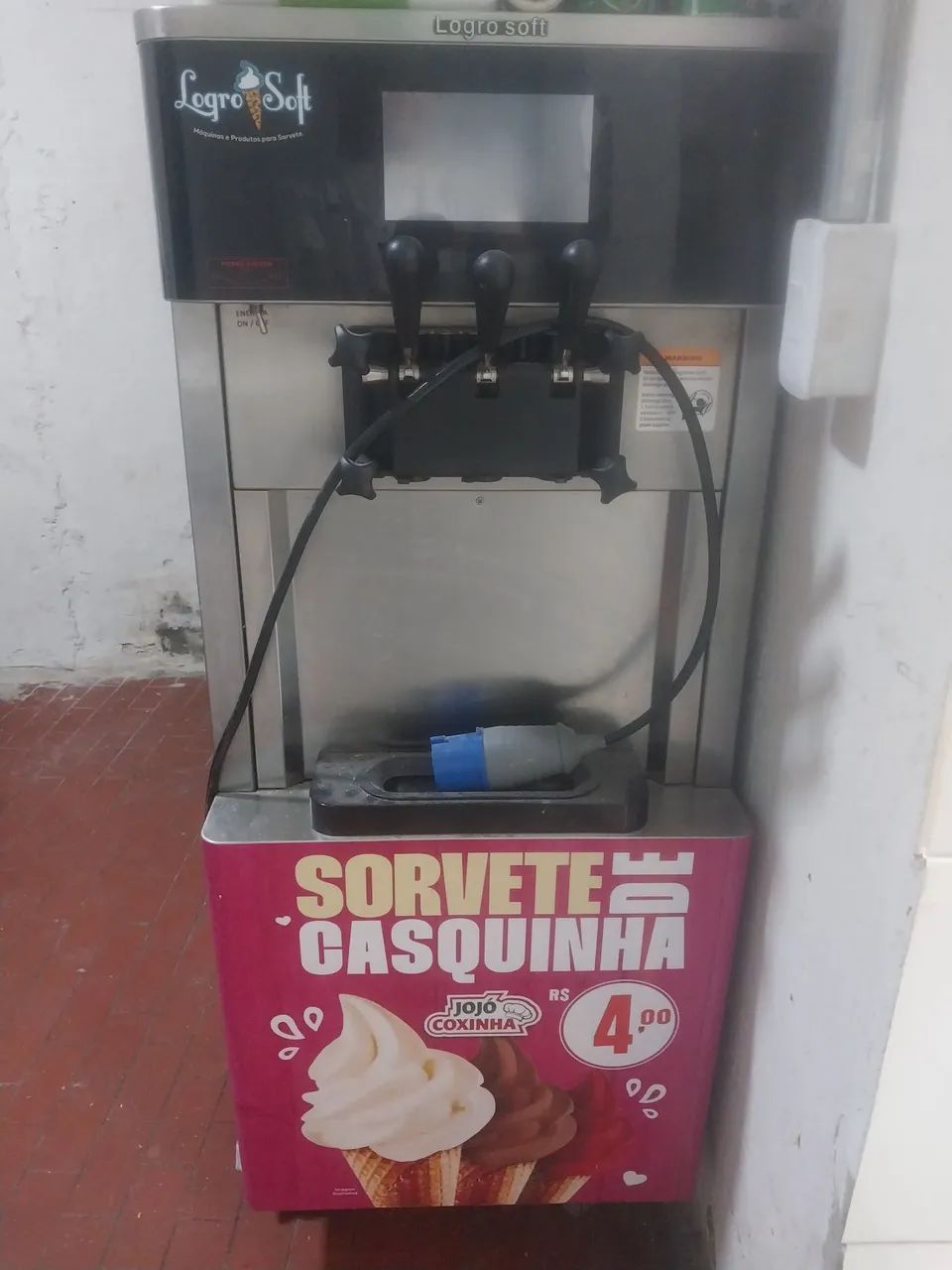 Vende se maquina de sorvete logro  soft mod. LS125C125C