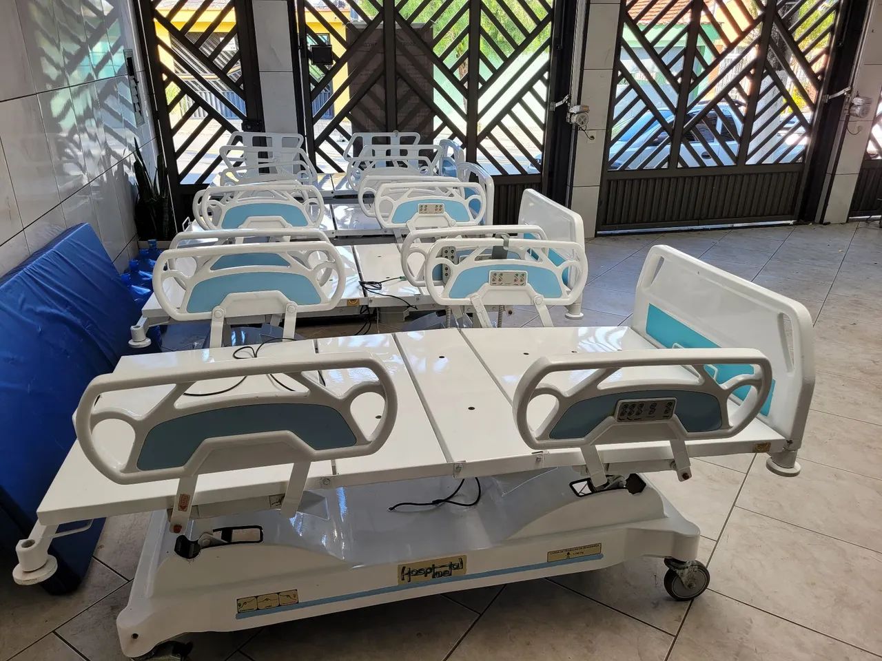 Cama hospitalar elétrica com 8 movimentos 