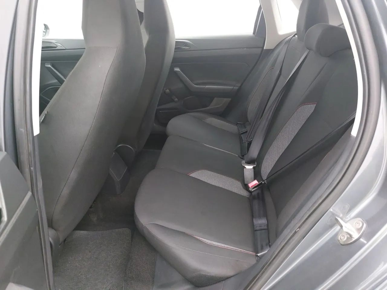 Volkswagen Polo Track 1.0 Flex 12V 5p, foto 18 de 18