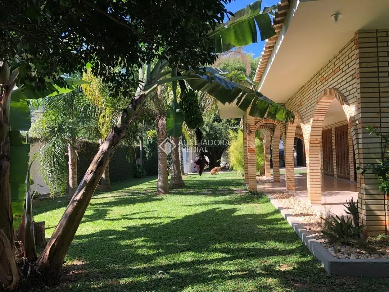 Casa com 409m2 de área construída num terreno com 1.225 metros quadrados . - Foto 3