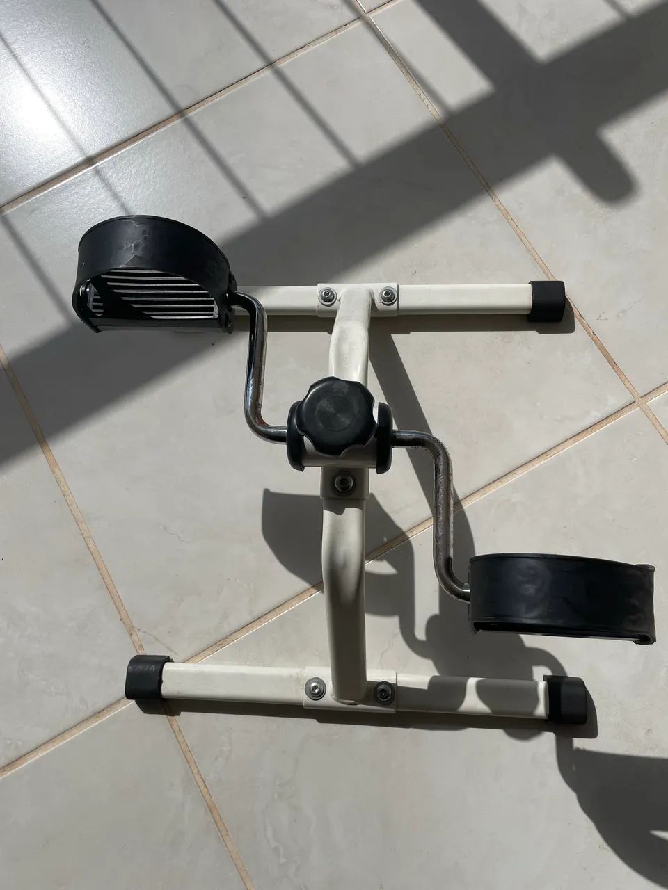Mini Bicicleta Ergométrica Portátil para Braços e Pernas - Foto 5